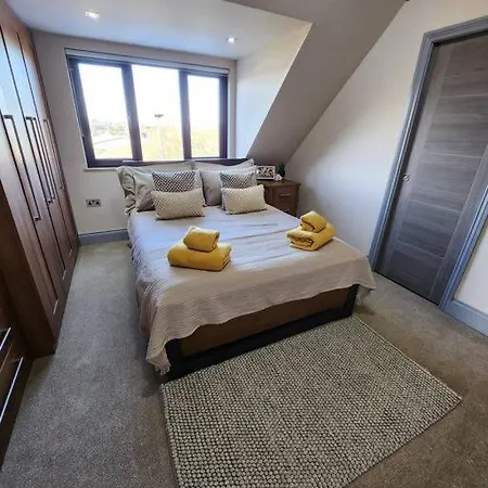 Luxury 1 Bed Coach House Apartment Huddersfield Exterior photo